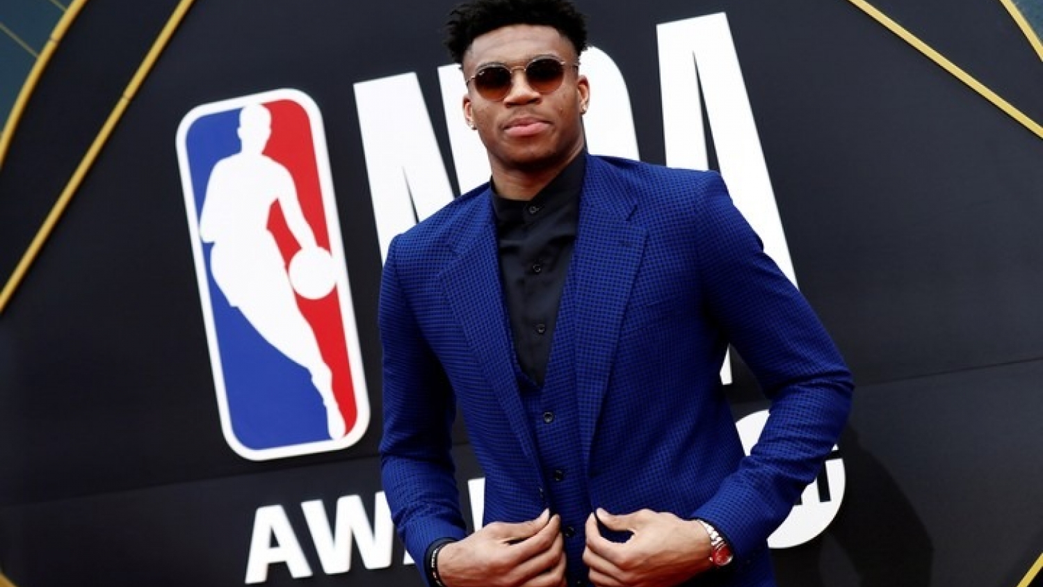 Giannis Antetokounmpo acelera fuera de la cancha y arma un imperio de inversiones globales