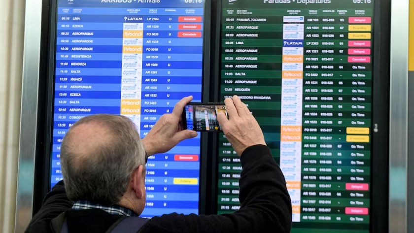Argentina: los pasajes aéreos más caros de la región a pesar de la reducción de tarifas
