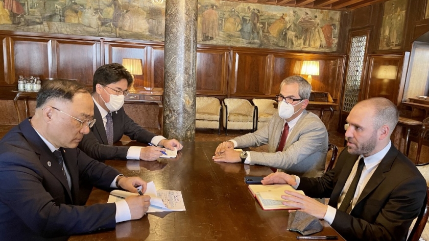 Martín Guzmán se reunió en Venecia con el viceprimer ministro y ministro de Economía y Finanzas de Corea del Sur
