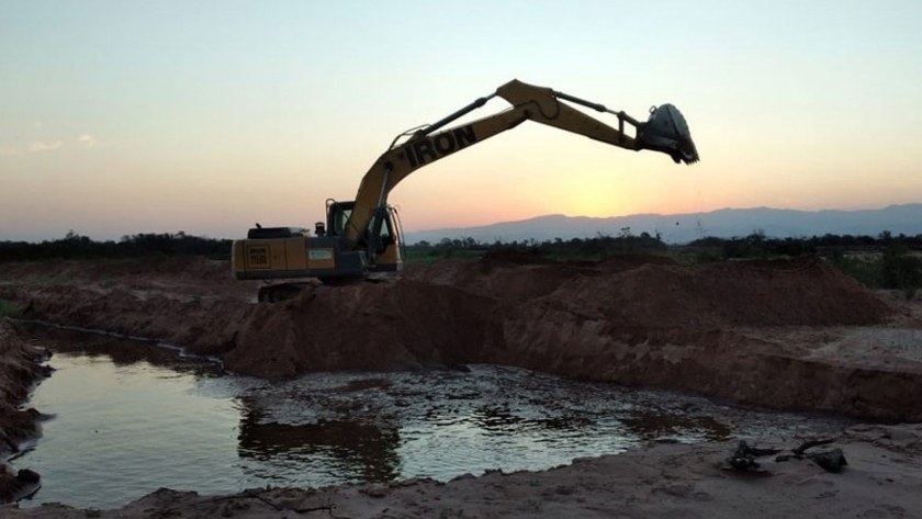 Encauzamiento y limpieza del río Dorado