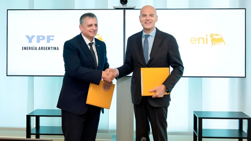 YPF y ENI sellan una alianza estratégica para exportar GNL por USD 100.000 millones en 20 años