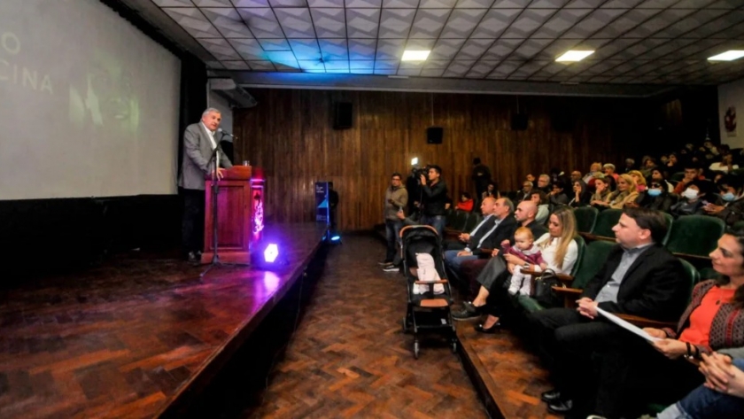 Morales rindió homenaje y descubrió la placa del Cine Auditórium 