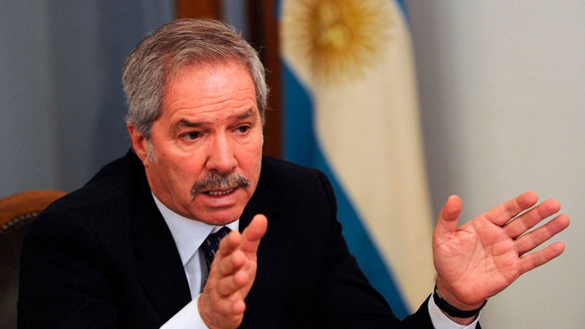 Solá: "La vacuna es un ejemplo de solidaridad e integración"