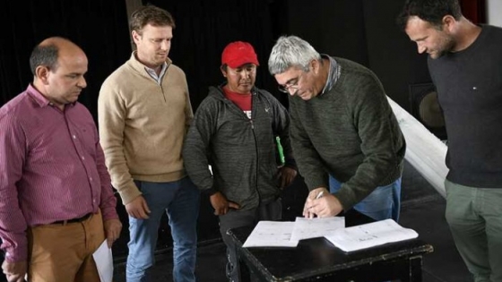 El ministro Javier Rodríguez entregó materiales e insumos en Olavarría