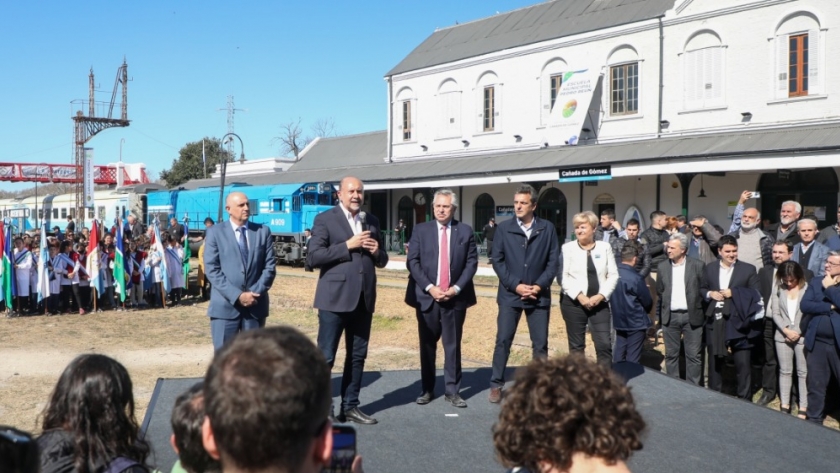 Omar Perotti y Alberto Fernandez Inauguraron el ramal recuperado del tren de pasajeros  entre Rosario y Cañada de Gomez.