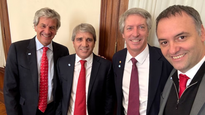 El Gobierno busca liberar dólares del colchón: cómo es el plan para activar el consumo y reactivar la economía
