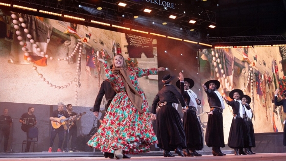 Postales locales y sostenibilidad: La noche más cordobesa pasó por el Festival de Cosquín