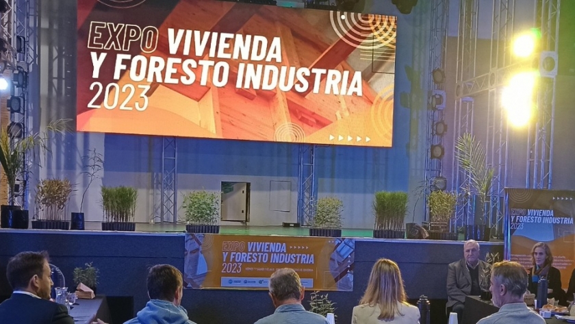 Se reunió la Mesa Forestal en la Expo Vivienda y Foresto-industria 2023 de Concordia