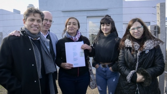 Kicillof entregó viviendas e inauguró un centro de estudios superiores