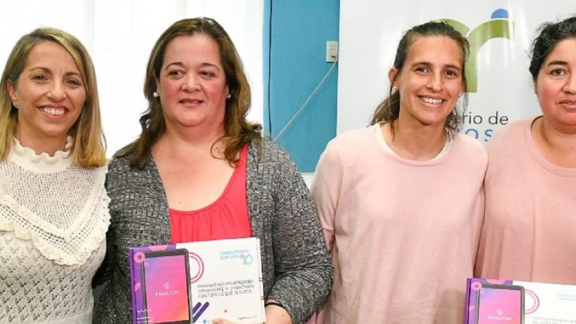 En Victoria se entregaron tablets y aportes a instituciones de la sociedad civil