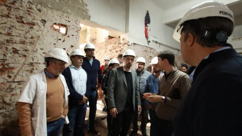 Kreplak recorrió las obras de reconstrucción del hospital Meléndez