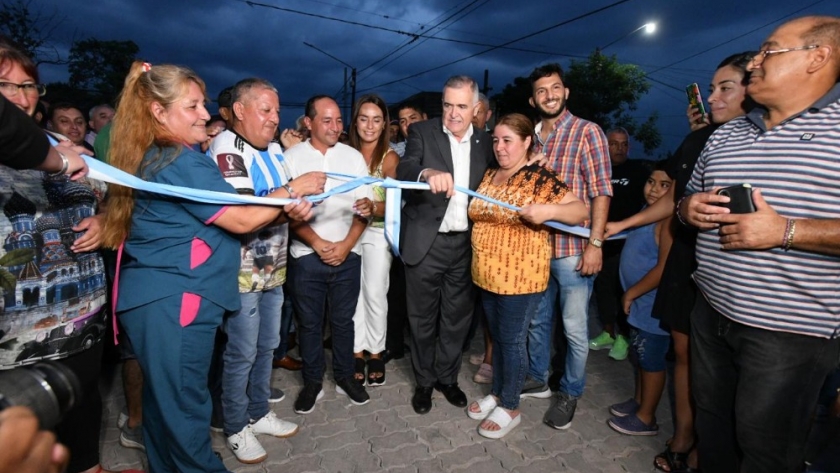 Jaldo inauguró obras y entregó equipamiento en Lastenia