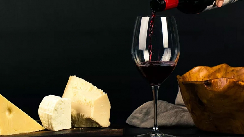 Científicos rusos hacen vino y queso usando una mala hierba