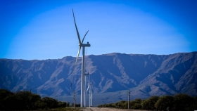 San Luis inaugura el primer parque híbrido de energía solar y eólica de la Argentina