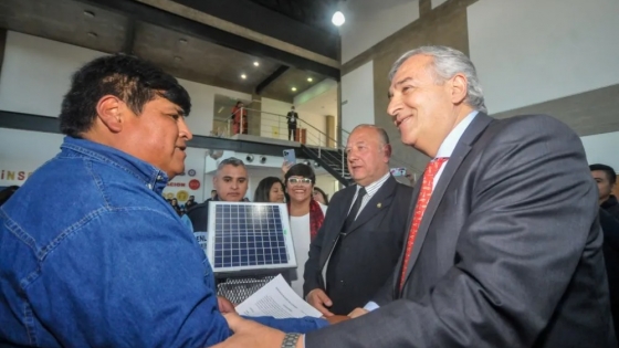 Morales entregó alarmas comunitarias para barrios de Capital y el interior