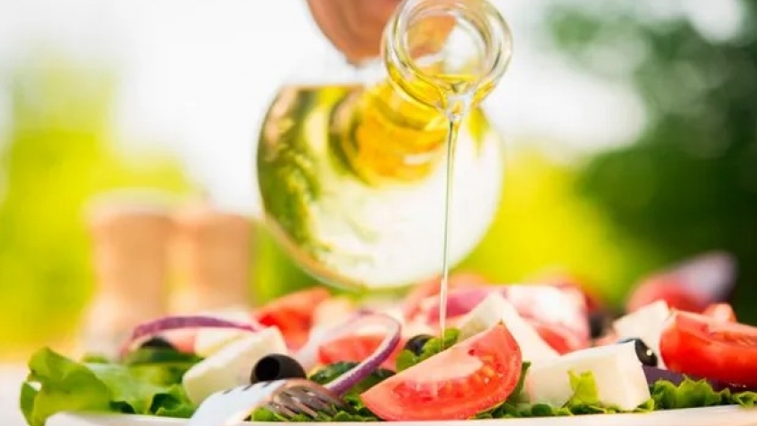 Prohíben la elaboración y comercialización de dos marcas de aceite de oliva