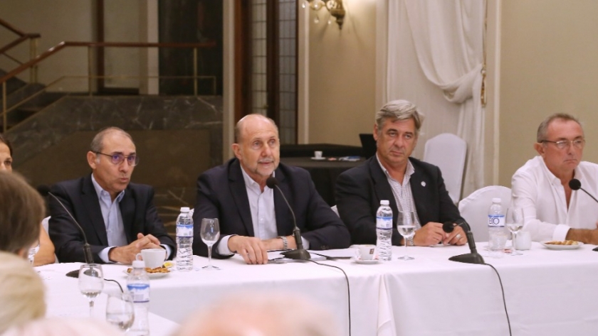 Perotti se reunió en Rosario con autoridades y representantes del sector agropecuario
