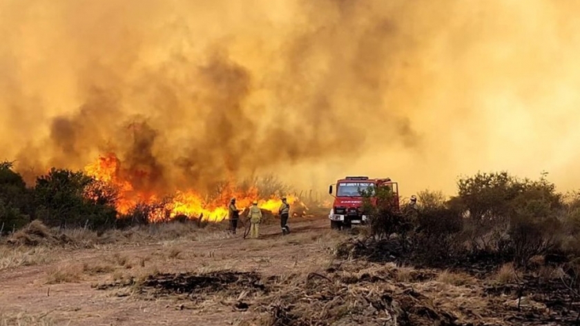 La Secretaría de Ambiente entregó equipamiento para reforzar las acciones contra los incendios forestales en Salta