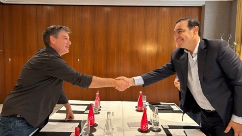 En Suiza, Valdés acordó la primera exportación de cannabis medicinal para compradores europeos