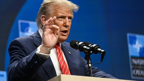 El dólar cae y los mercados globales suben por posibles recortes de tasas en EE.UU. impulsados por Trump