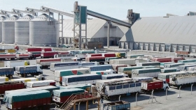 Aumento en el ingreso de camiones de los puertos por la cosecha tardía de maíz