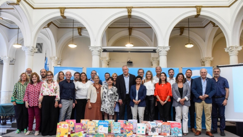 Centurión anunció que Catamarca recibirá más de 168 mil libros para primaria y secundaria