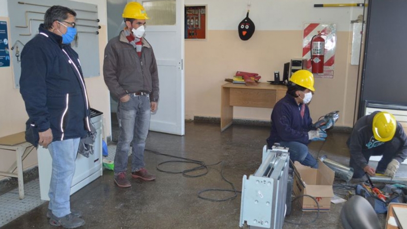 Realizan tareas de rehabilitación del abastecimiento de gas natural en Río Chico