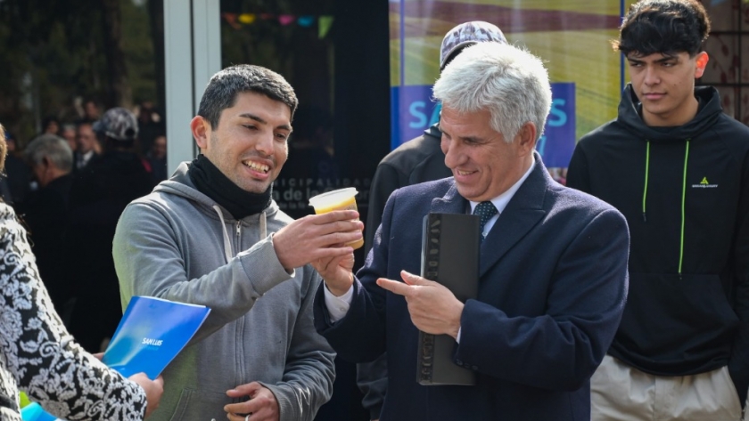 Poggi entregó un crédito a la producción en Villa de la Quebrada