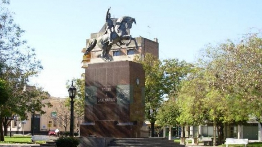 Este domingo vuelve la feria a la Plaza San Martín