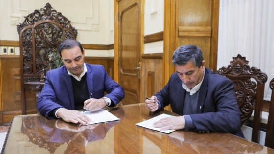 Valdés firmó acuerdos para realizar más obras en Empedrado y Loreto