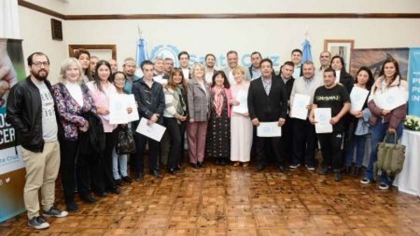 El Gobierno firmó convenios para acompañar el aprendizaje de estudiantes en el territorio