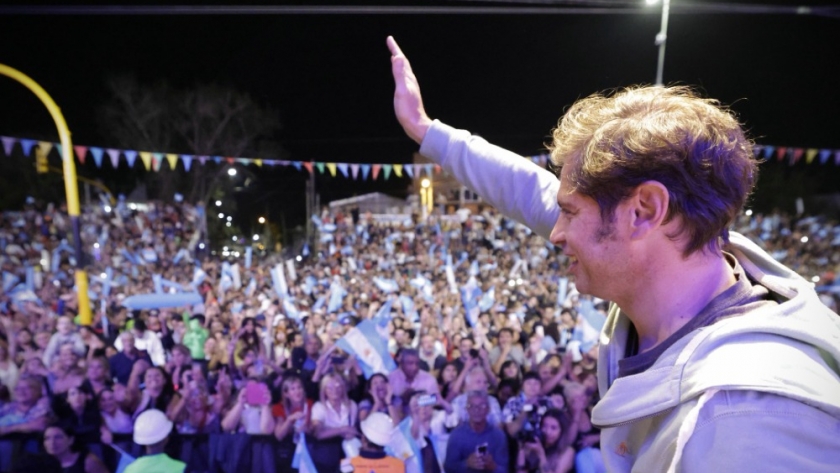 Kicillof y Espinoza participaron del cierre de los Carnavales de la Alegría