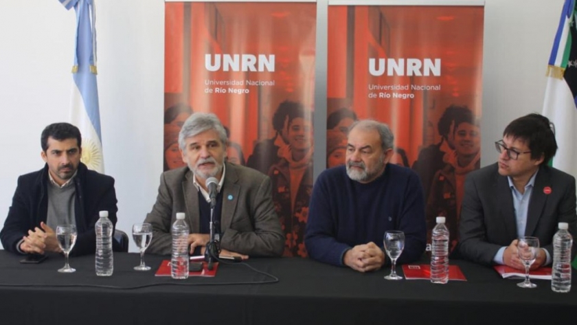 Filmus encabezó una reunión de trabajo con instituciones científicas y universidades en Bariloche