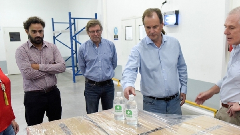 Se concretó la primera entrega de alcohol en gel encargado por la provincia