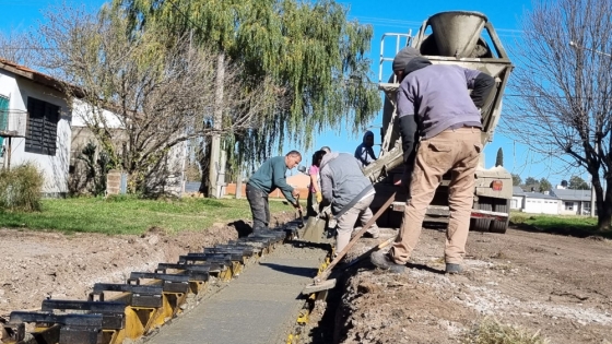 Avanza la obra de cordón cuneta en el barrio Nehuenche II con fondos municipales