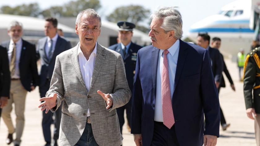 El presidente llegó a Córdoba donde encabezará la firma de un contrato para el desarrollo del lanzador argentino Tronador II