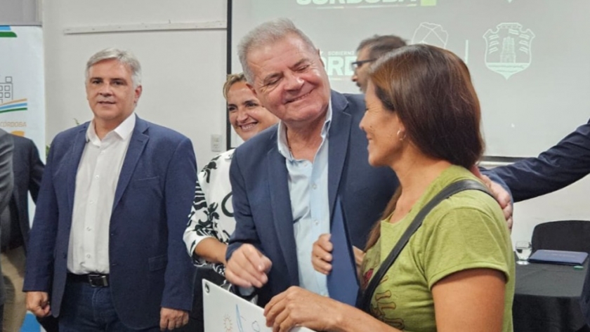 BPAs: Llaryora encabezó la entrega de aportes a productores en Cruz del Eje