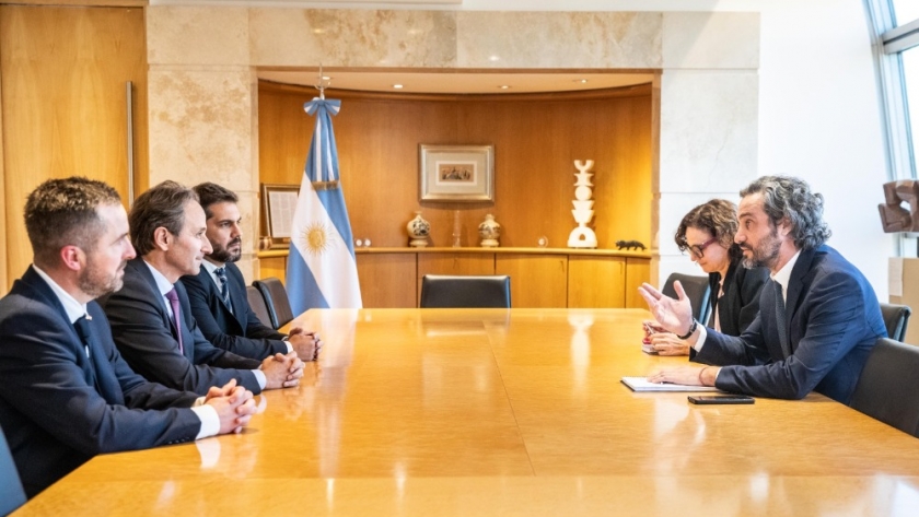 Cafiero se reunió con directivos de la empresa noruega Equinor
