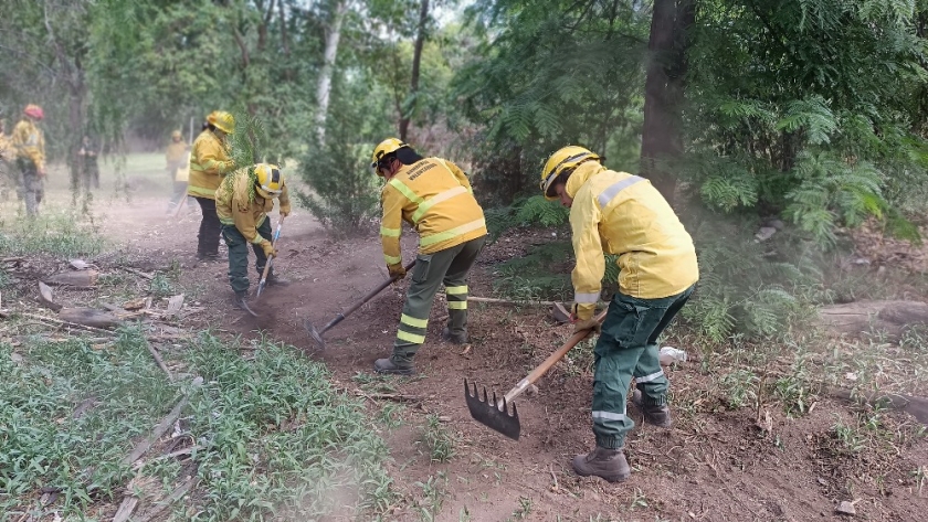 Nueva capacitación en combates de incendios forestales: el personal se prepara para la temporada de riesgo