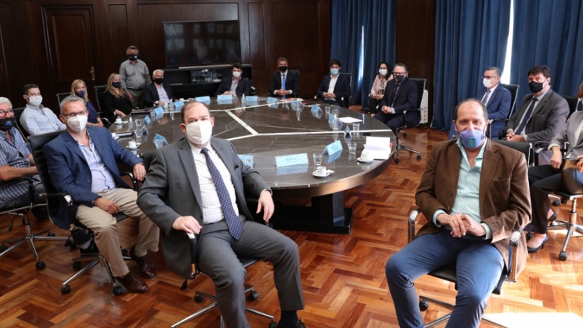 El Gobierno convocó a la industria naval para trabajar en el crecimiento del sector, que anunció inversiones por U$S 40 M