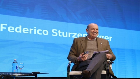 Sturzenegger defendió en La Rural las reformas del Gobierno y pidió respaldo del sector agropecuario