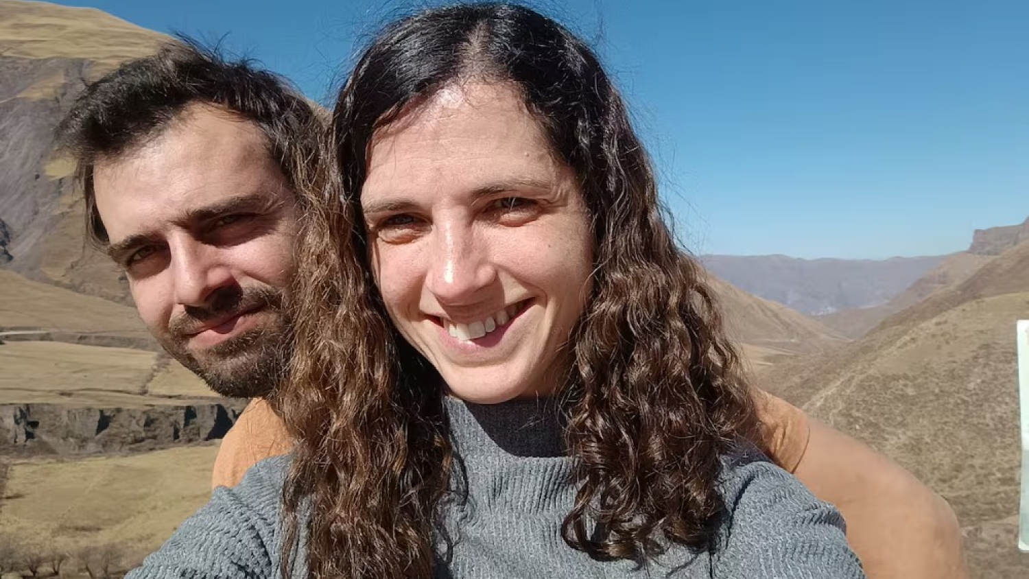 Del campo a la mesa: una pareja bonaerense recreó el turrón de Alicante en Argentina con máquinas propias