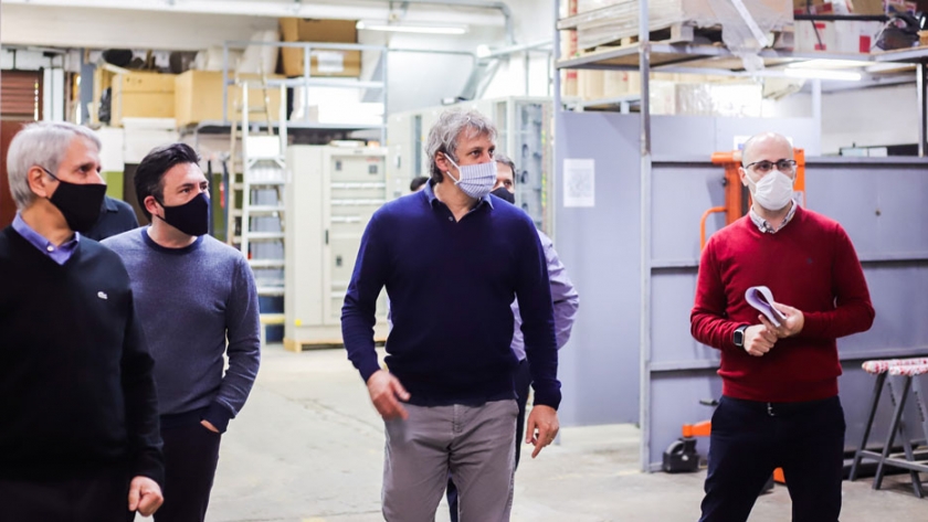 Felipe Miguel visitó una industria en Parque Avellaneda