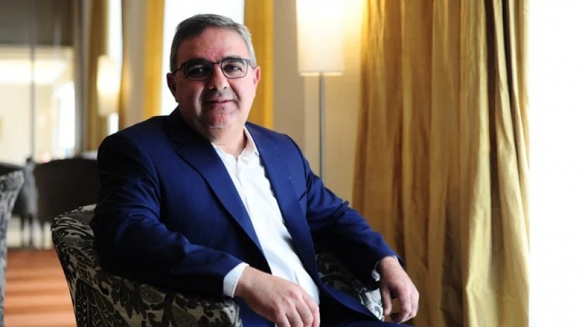 Raúl recorrió los avances de la obra de puesta en valor de la antigua Casa de Gobierno