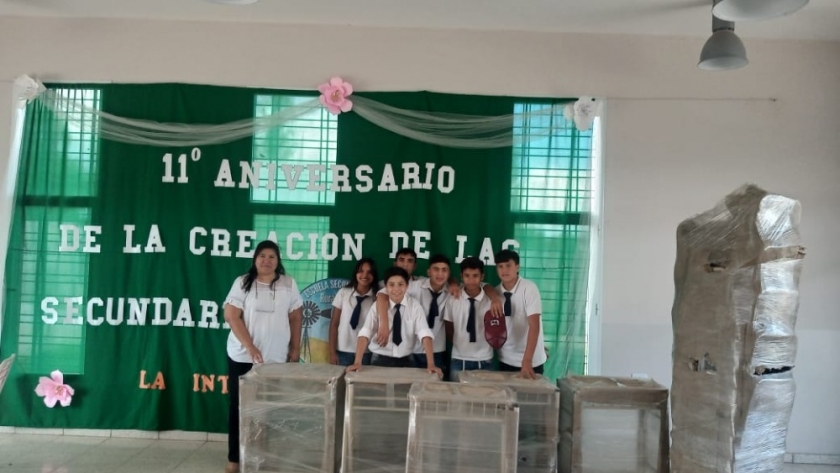 Educación entregó mobiliario y electrodomésticos a Escuelas Secundarias Rurales