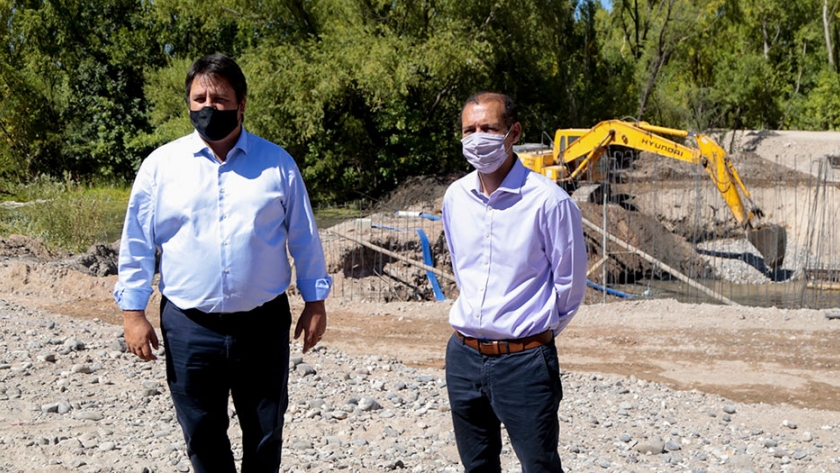 Avanzan las obras del paseo costero del río Limay