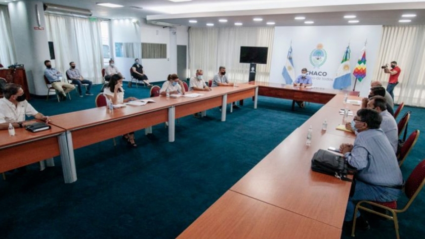 Capitanich se reunió con intendentes para trazar políticas que mejoren las condiciones los pescadores en la provincia