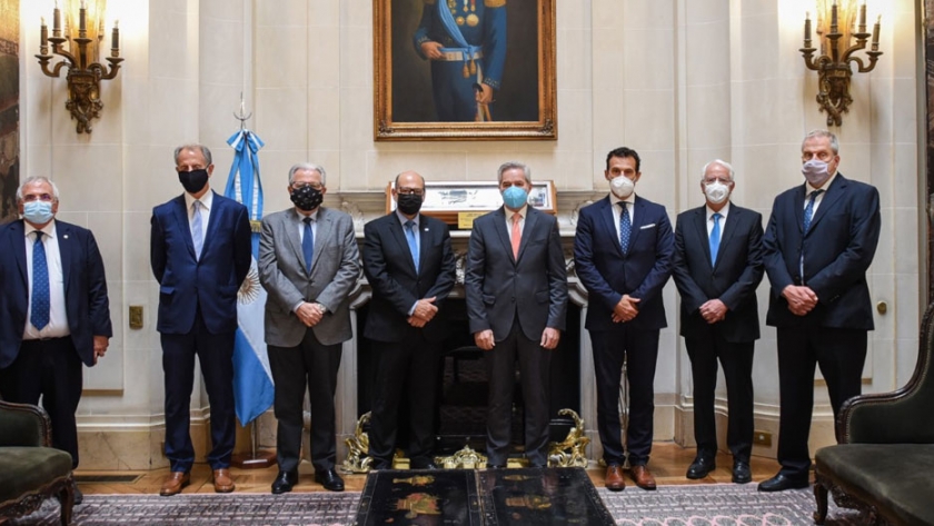 Solá se reunió con autoridades de centro de investigación biomédica brasileño