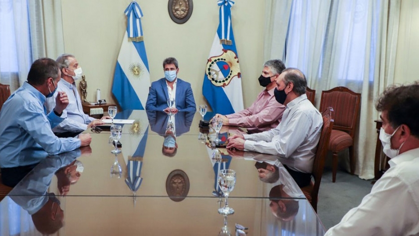 El gobernador Uñac se reunió con directivos de cámaras productivas