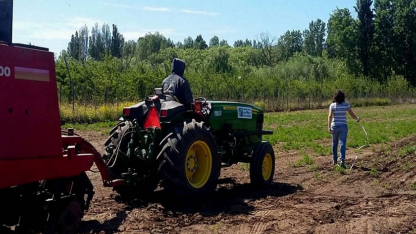 Amplían línea de crédito para productores y emprendedores